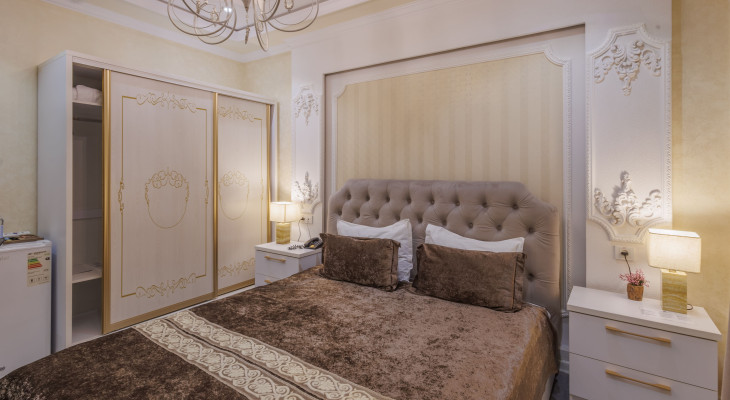 Suite with "king-size" bed