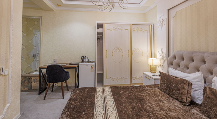 Suite with "king-size" bed