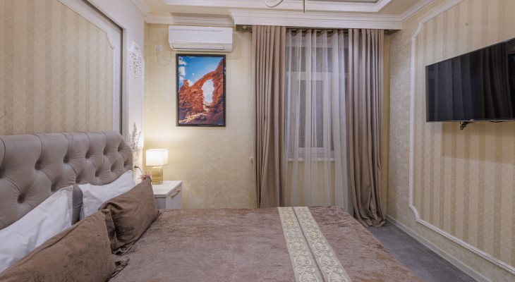 Suite with "king-size" bed