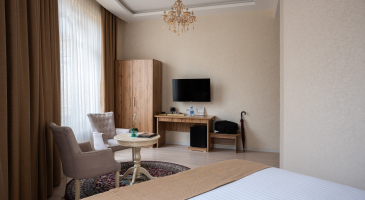 Bitta katta to'shakli lyuks xona