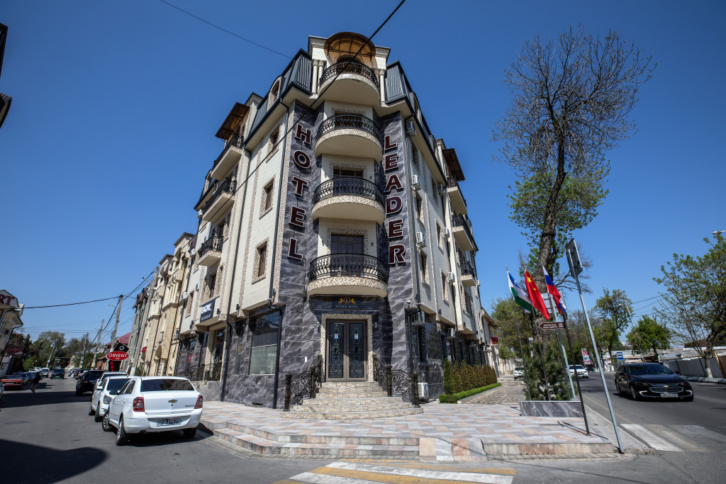 Leader Hotel