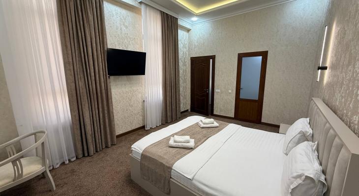 Suite with "king-size" bed