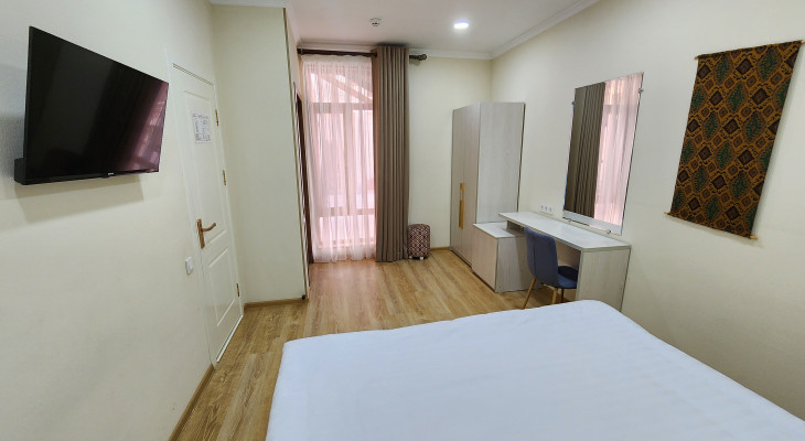 Large Double or Twin Room