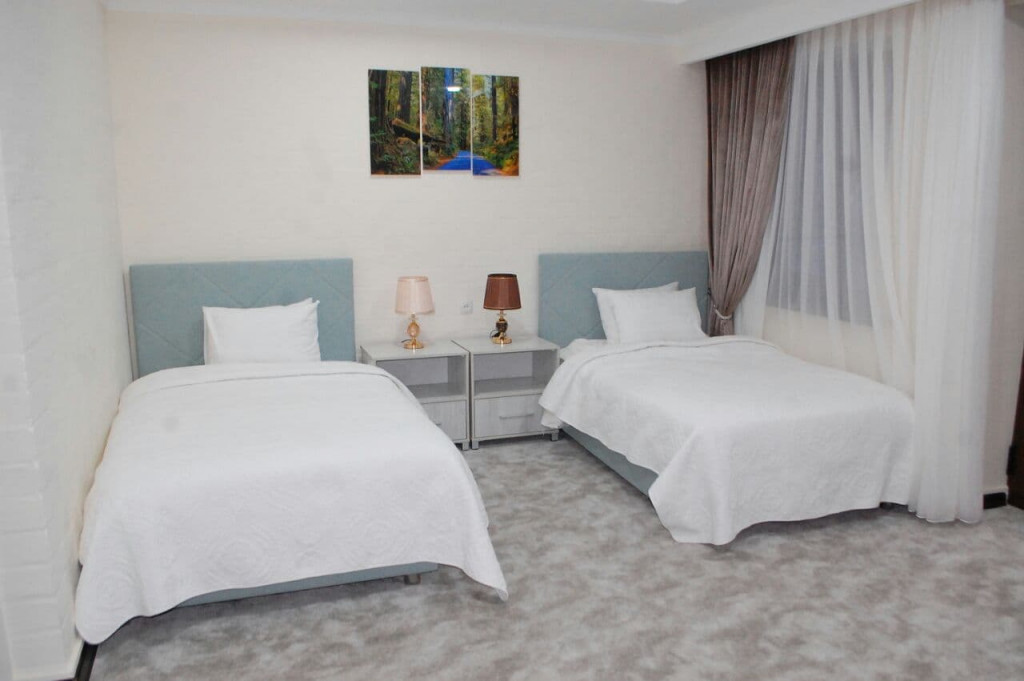Everest Plaza Hotel