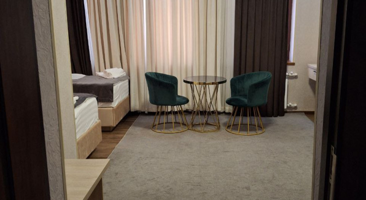 Suite room with twin beds