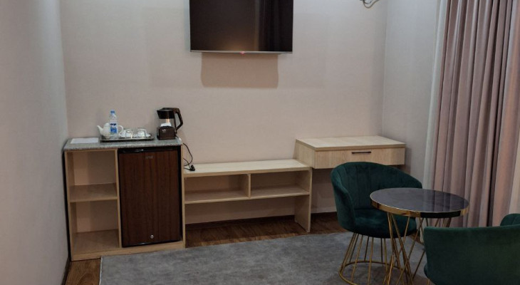 Family Room (2 Adults + 1 Child)
