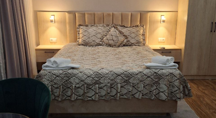 Family Room (2 Adults + 1 Child)