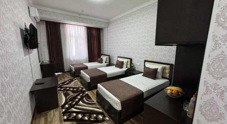Triple room with shared bathroom