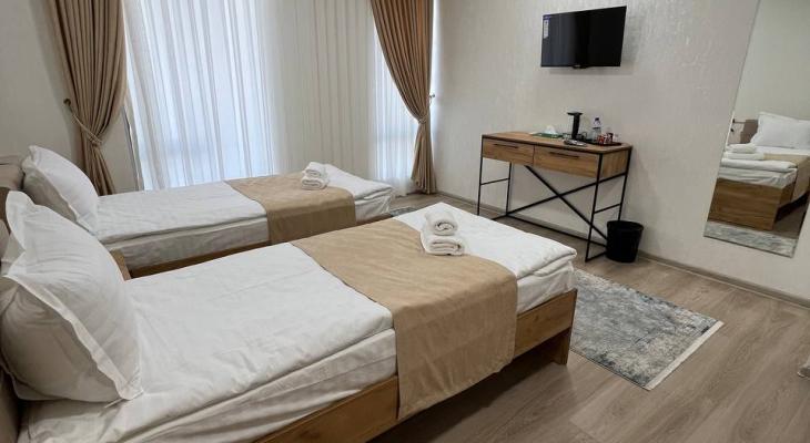 Ikkita alohida to'shakli ikki kishilik standart xona
