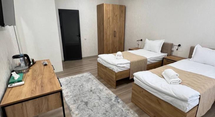 Ikkita alohida to'shakli ikki kishilik standart xona