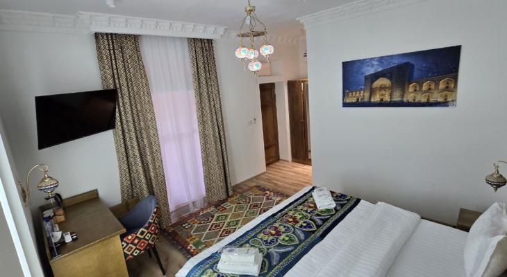 Deluxe Double Room (for 1 adult and 2 children)