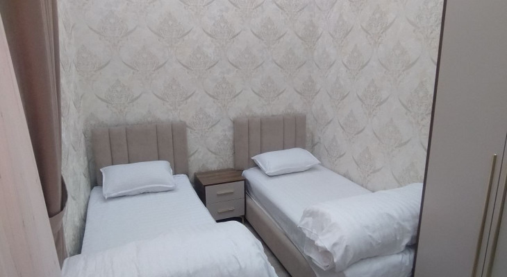 Ikkita alohida to'shakli ikki kishilik standart xona