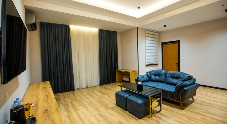 Deluxe Family Room
