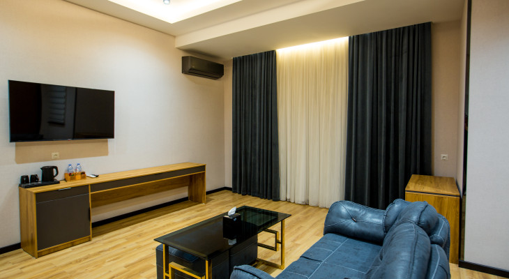 Deluxe Family Room