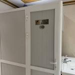 Двухместный номер с 2 отдельными кроватями и общей ванной комнатой
