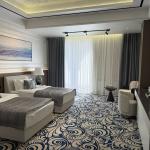 Suite room with twin beds