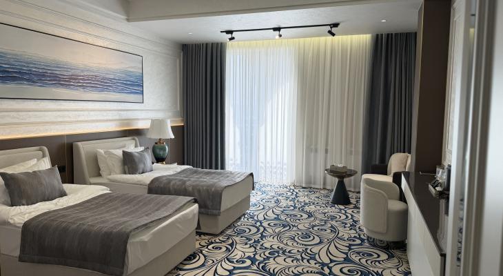 Suite room with twin beds