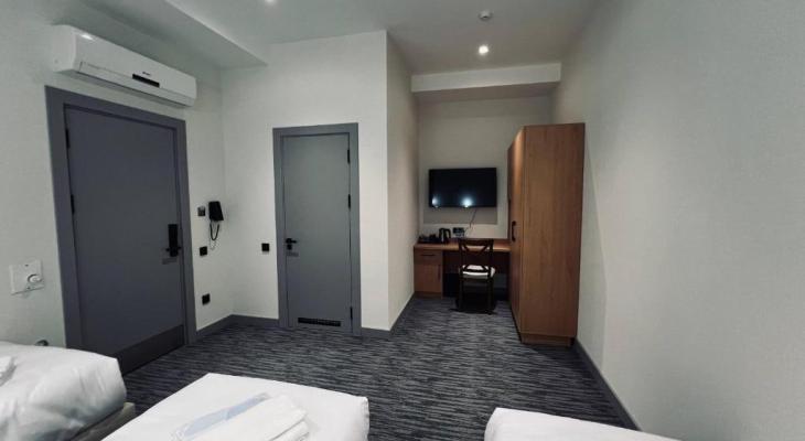 Triple room without windows