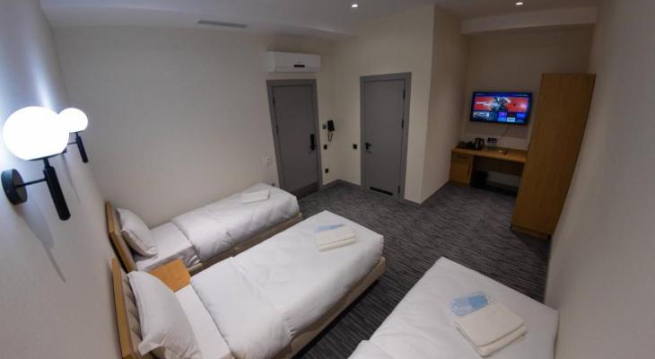 Triple room without windows