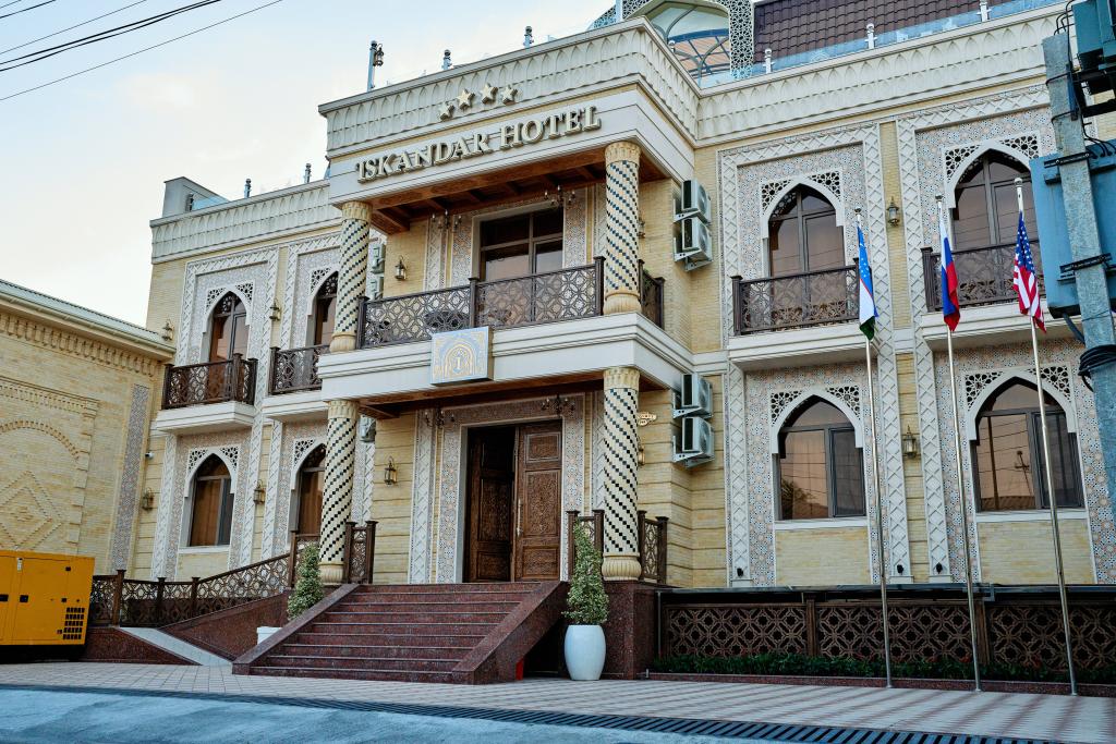 Iskandar Hotel