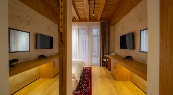 Twin room with two double beds