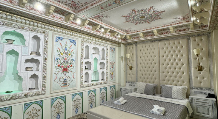 Suite with "king-size" bed