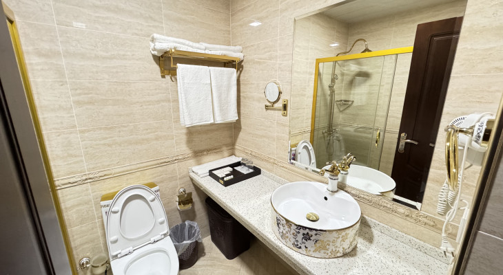 Suite with "king-size" bed