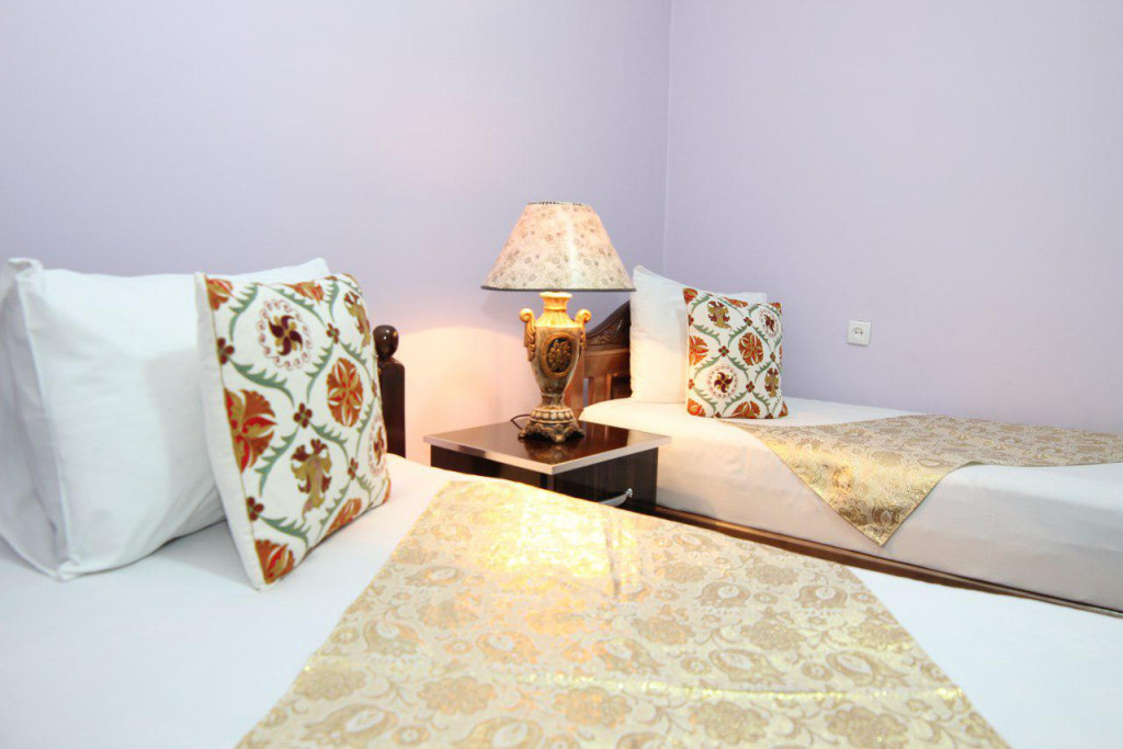 Al Mansur Guesthouse