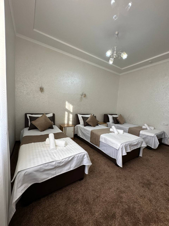 SAROY PLACE Hosteli
